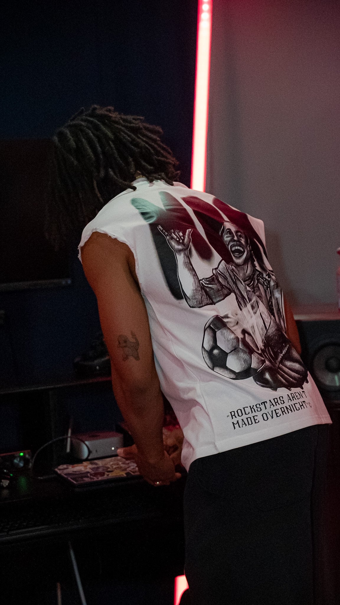 LEGENDS NEVER DIE TEE - WHITE